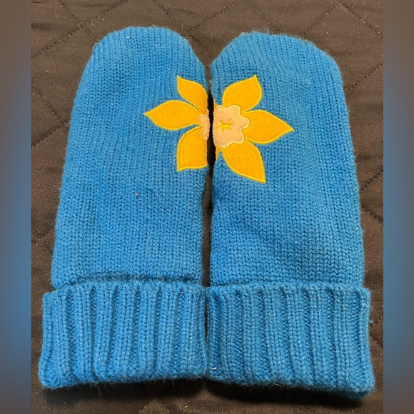 ***😀3 for $35./Canadian Cancer Society Kootenay yellow daffodil mitts. - Picture 1 of 5